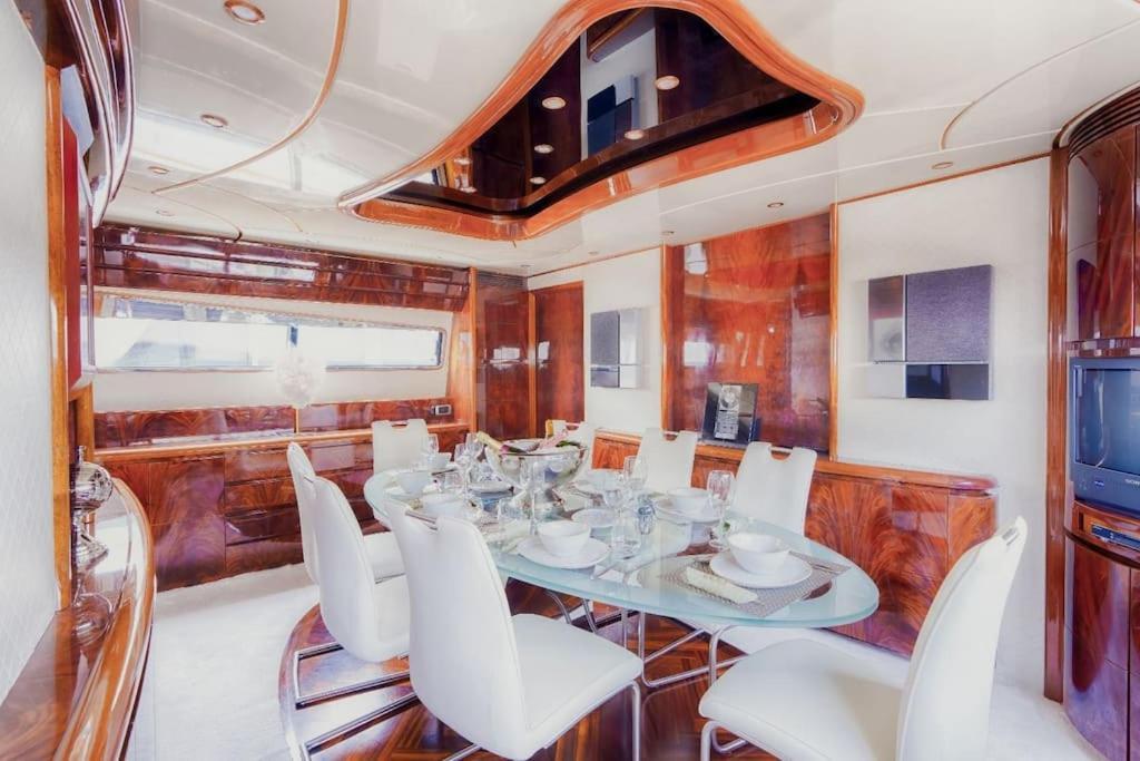 מלון מארבלה Super Yacht Located In Puerto Banus מראה חיצוני תמונה