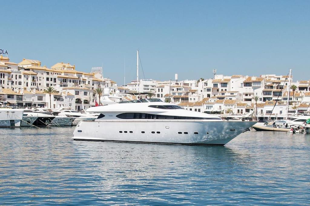מלון מארבלה Super Yacht Located In Puerto Banus מראה חיצוני תמונה