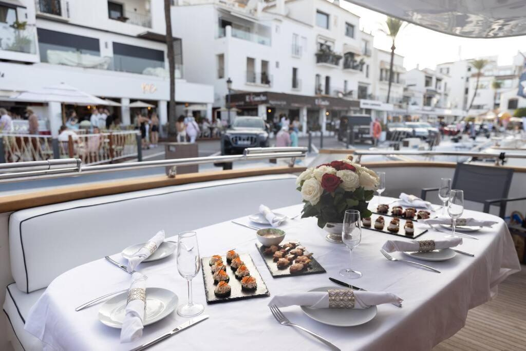 מלון מארבלה Super Yacht Located In Puerto Banus מראה חיצוני תמונה