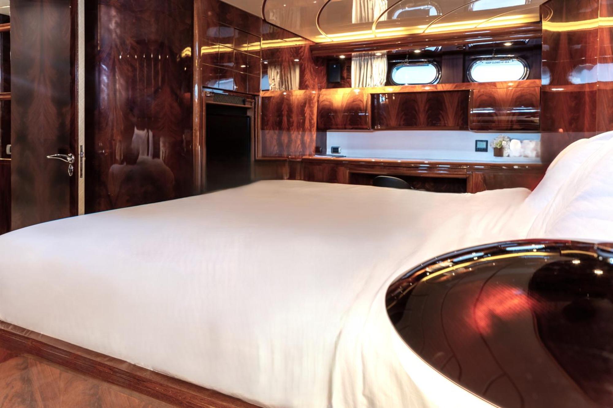 מלון מארבלה Super Yacht Located In Puerto Banus מראה חיצוני תמונה